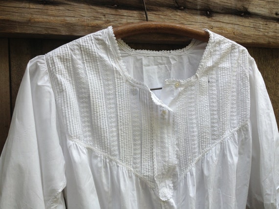 Antique French Romantic Nightgown, White Linen an… - image 1