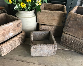 1 Rustic Wood Grain Measure, Dovetailed Box, Primitive Garden Plant Tray, Storage Organizer Cottage Farmhouse