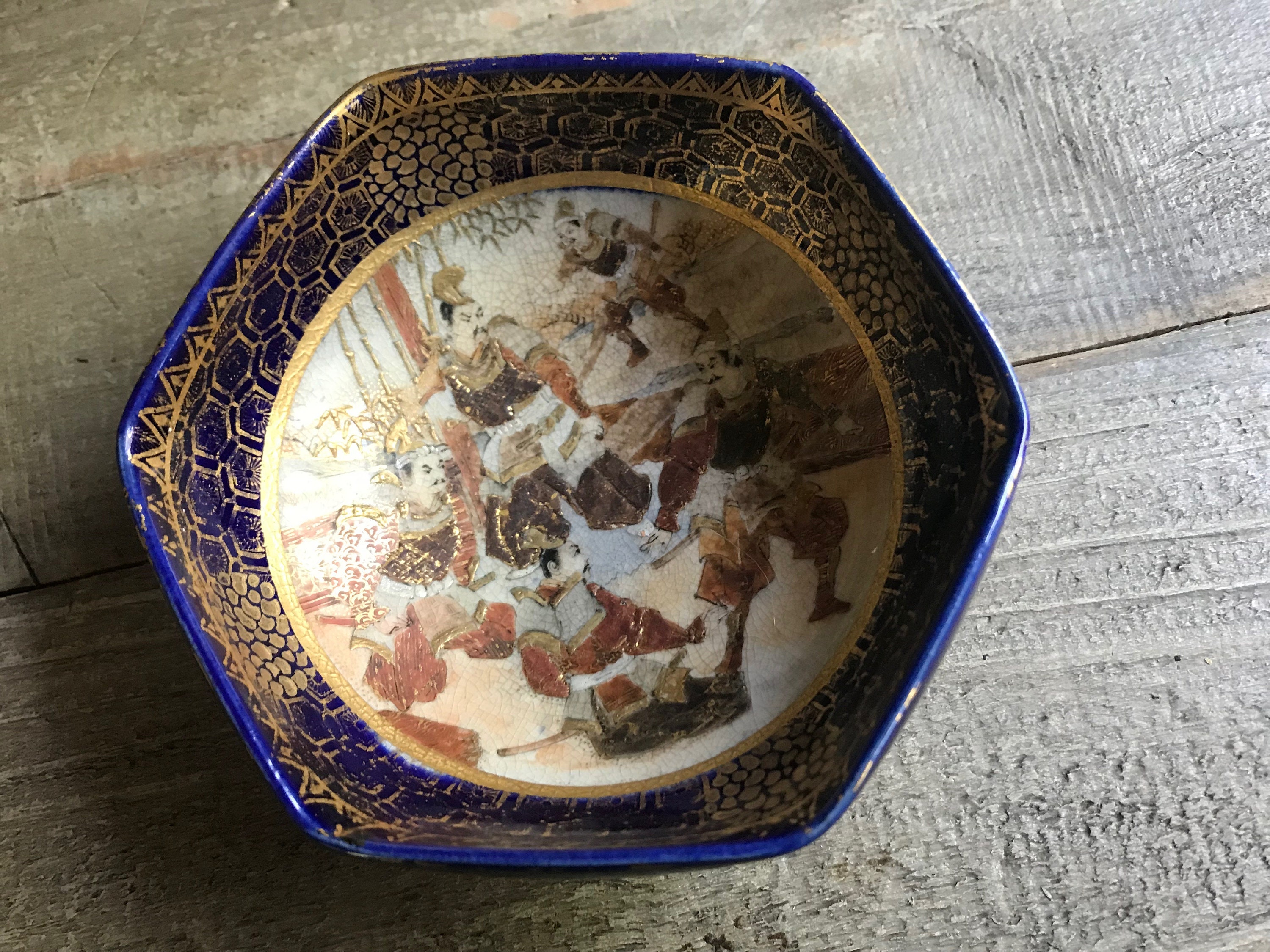 戦前期MEITO　手描き　豪奢な装飾絵皿　金彩xコバルトブルー　里帰り【稀少品】 九谷焼・手描き絵付け 小皿【色絵葉文5寸皿】 | 九谷焼 真生窯 公式