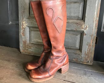 Stivali in pelle Frye Black Label, marrone terra di Siena, tacco spesso, cerniera alta fino al ginocchio, taglia Campus 6,5 B US