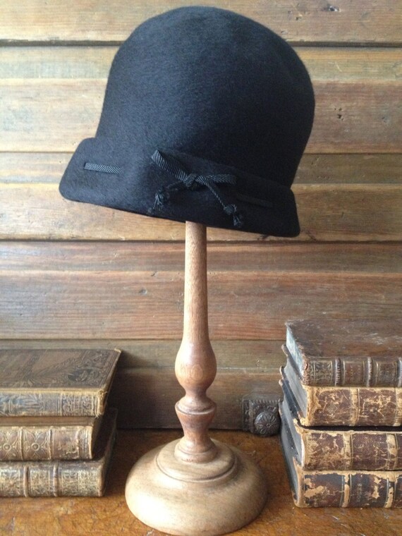 1920s Flapper Cloche Hat Henry Pollak New York 100 Black  display picture 2