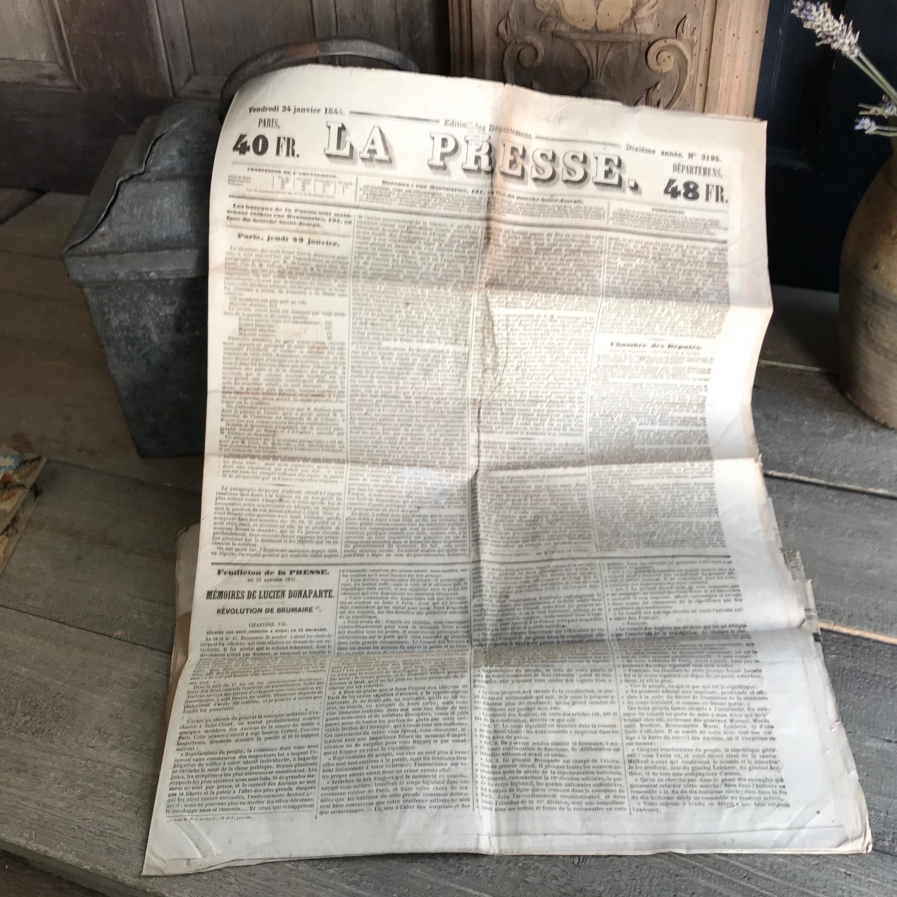 19世紀フランスの新聞セット、歴史的記念品、広告、写真撮影用小道具