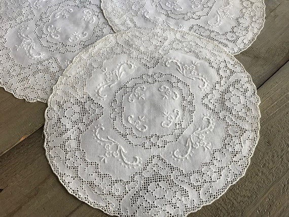 アンティークホワイトレースリネンドイリー1枚、刺繍、ブドワール 