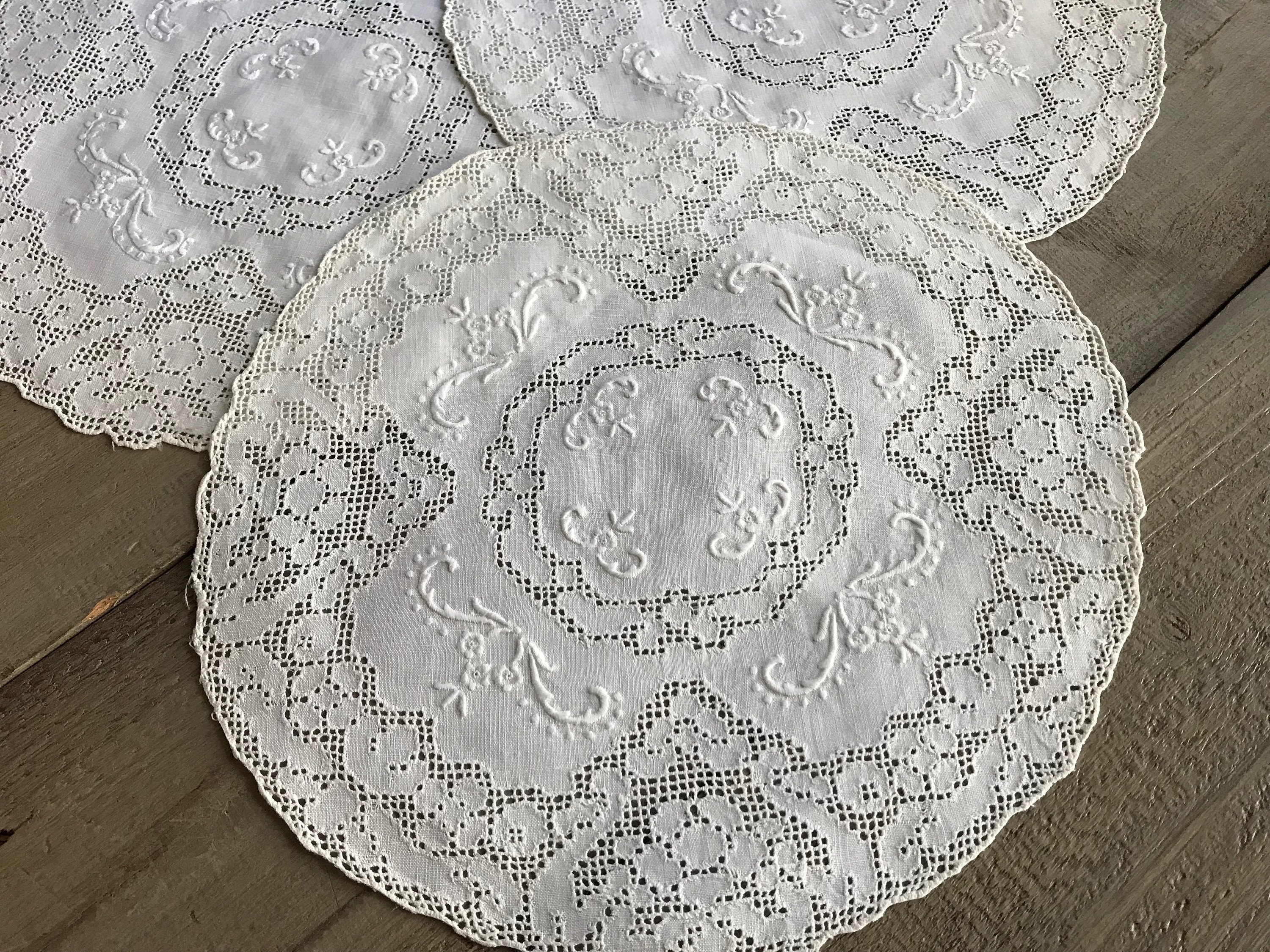 アンティークホワイトレースリネンドイリー1枚、刺繍、ブドワール 