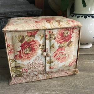 French Floral Fabric Boudoir Box, Trousseaux Et Layettes, Textile Handkerchief Box, Jewelry, Trinkets image 1