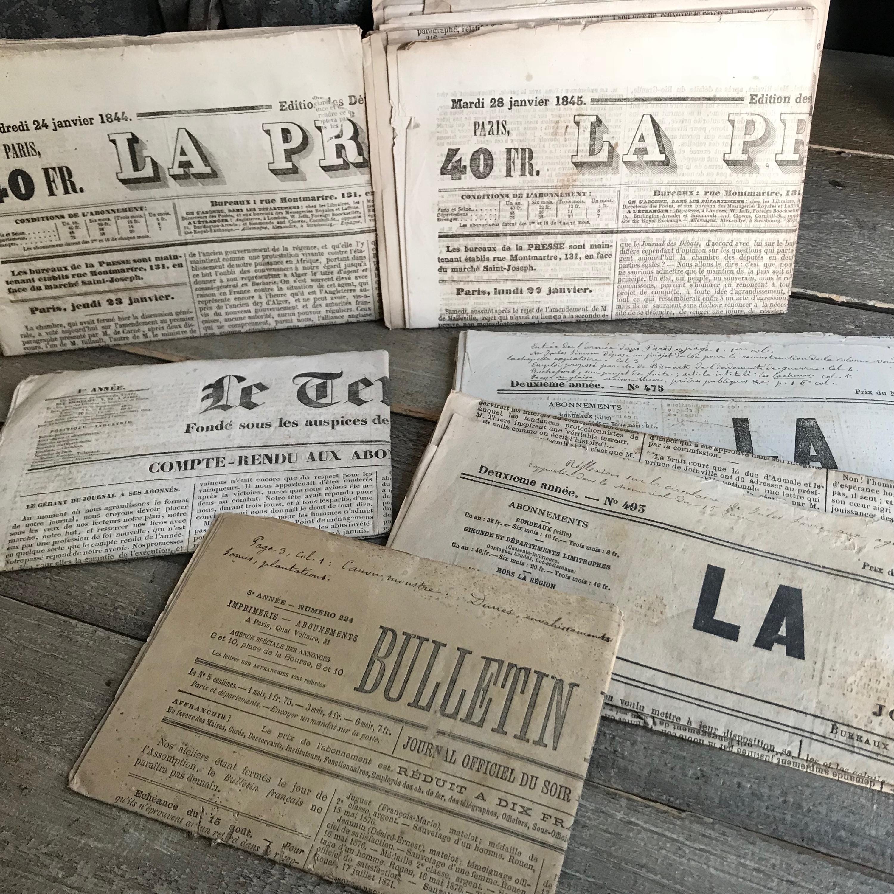 19世紀フランスの新聞セット、歴史的記念品、広告、写真撮影用小道具