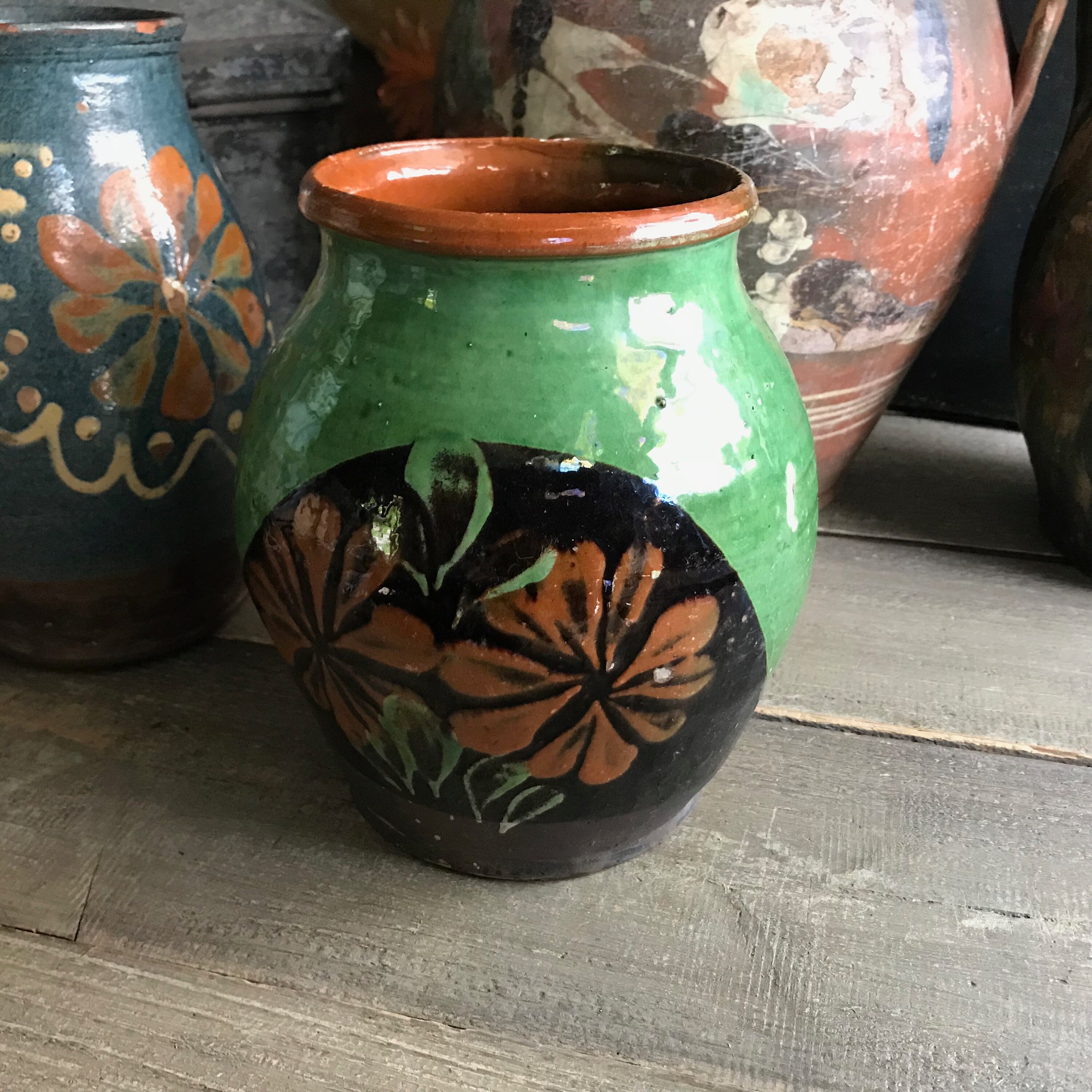 19 世紀の花柄陶器の水差し、小さなピッチャー、艶出しテラコッタ