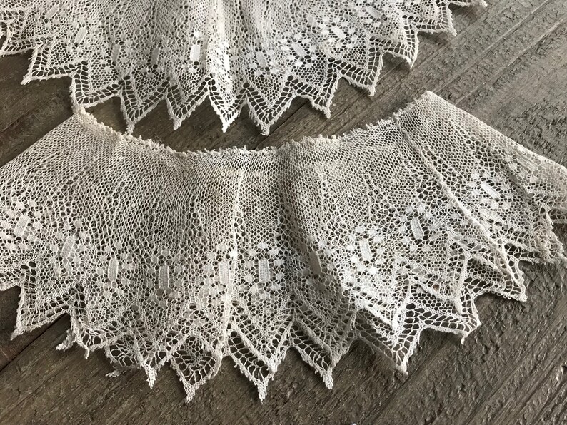 Hand Worked Period Clothing Dress Accessory Pair French Lace Cuffs Ruffled Sleeve