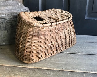 English Fishing Creel Basket, Carry Handle, Willow, Farmhouse Decor, Peg Closure