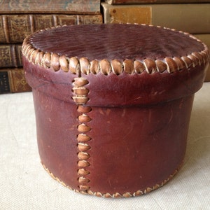 Round Leather Gift Box, Artisan Chestnut Brown Thick Saddle Leather Trinket Box Collar Jewelry Box image 2