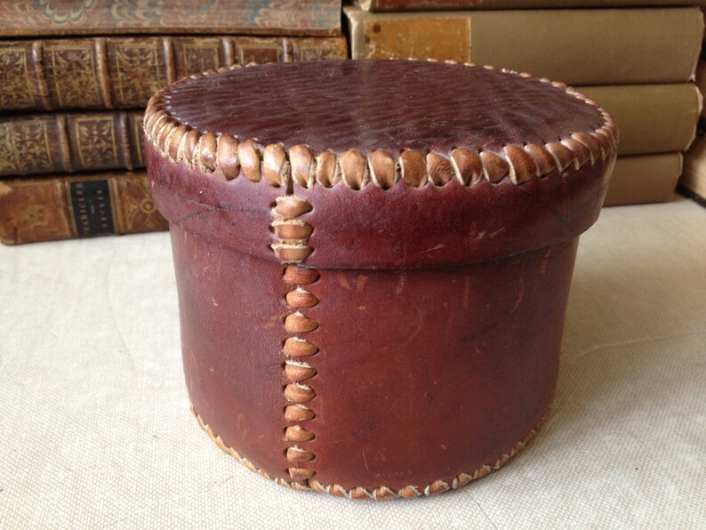 Round Leather Gift Box, Artisan Chestnut Brown Thick Saddle Leather Trinket Box Collar Jewelry Box image 2
