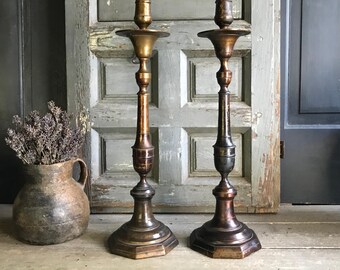 18世紀の大型キャンドルスタンドペア、銅製、金属製、古びた素朴な装飾