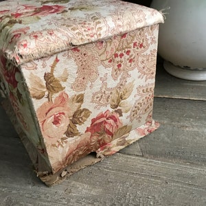French Floral Fabric Boudoir Box, Trousseaux Et Layettes, Textile Handkerchief Box, Jewelry, Trinkets image 3