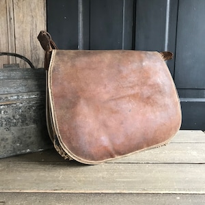 Rustikale Französische Leder Spieltasche, Jagen, Fischen, Spiel, Falknerei, Spielträgernetz, Schäden