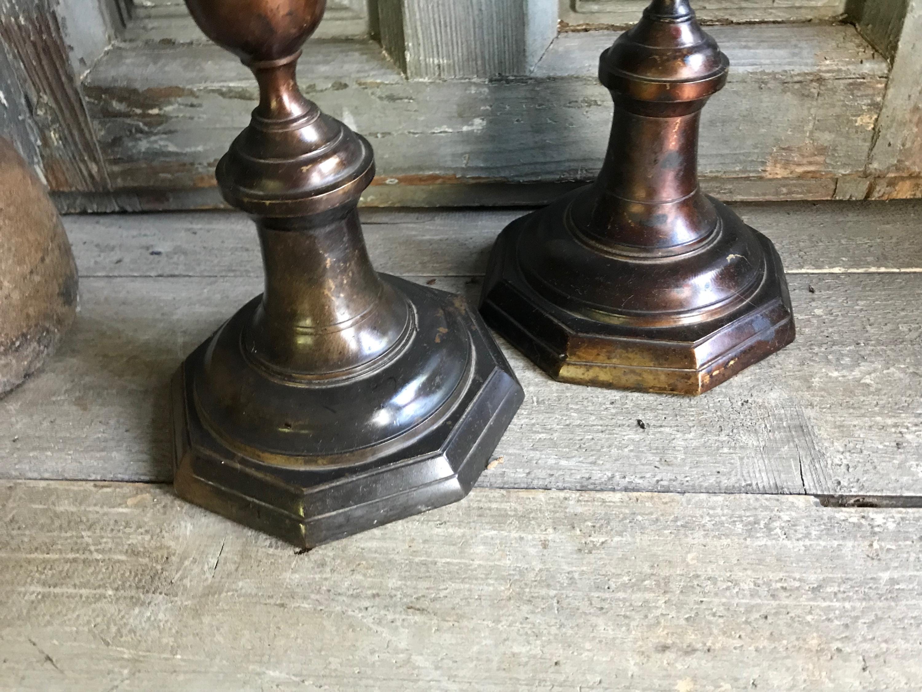 18世紀の大型キャンドルスタンドペア、銅製、金属製、古びた素朴な装飾