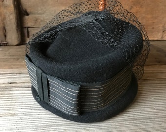 1940s Black Felted Hat Henry Pollak New York, Netting and Ribbon Bow