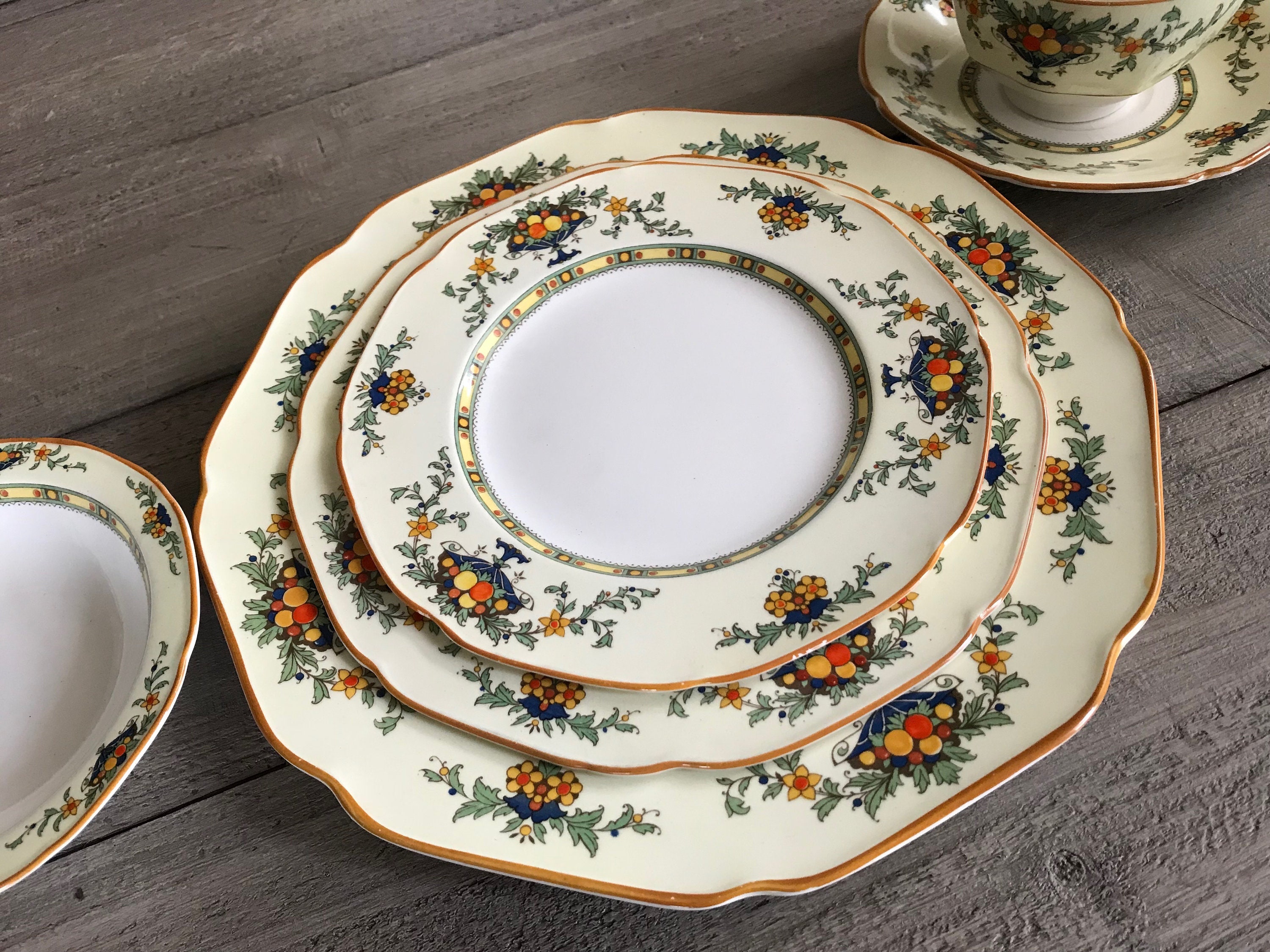 1 Crown Ducal Ware England 6 Piece Place Setting, Art Deco, Formal