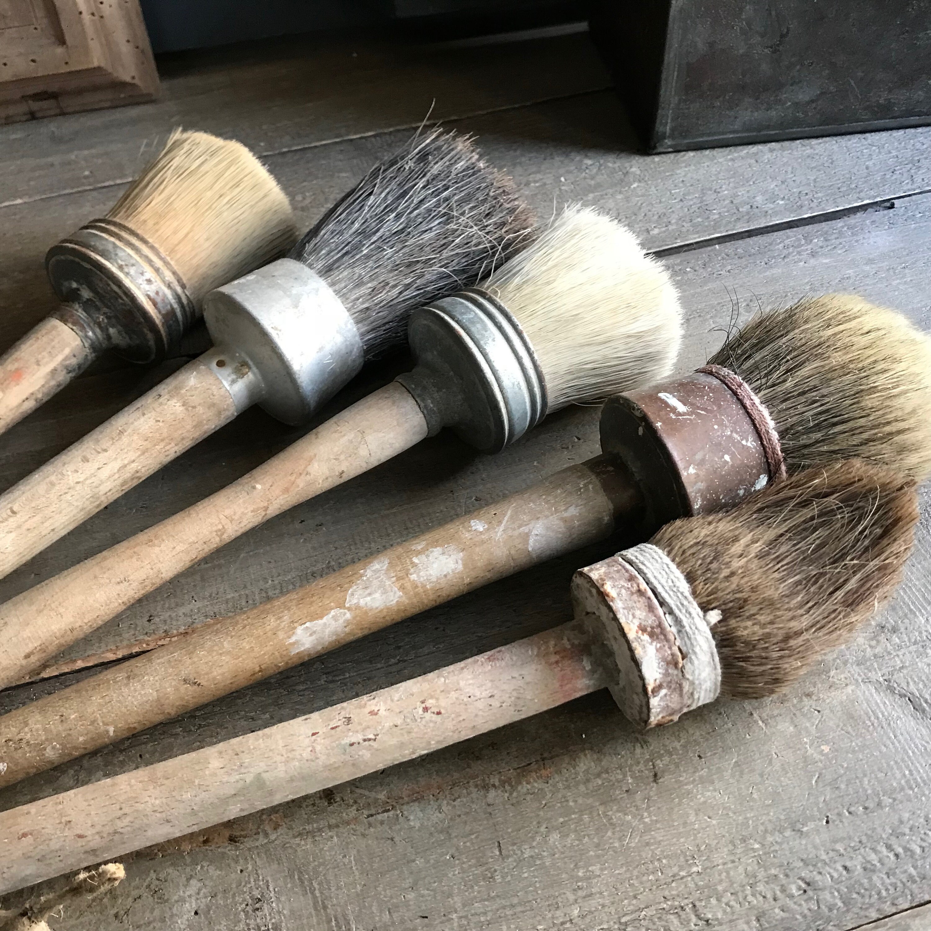 Vintage Large Paint Brush / Natural Bristles / Wooden Handle / Paint  Brushes / Artist's Pain Bush / Wall Paper Brush 