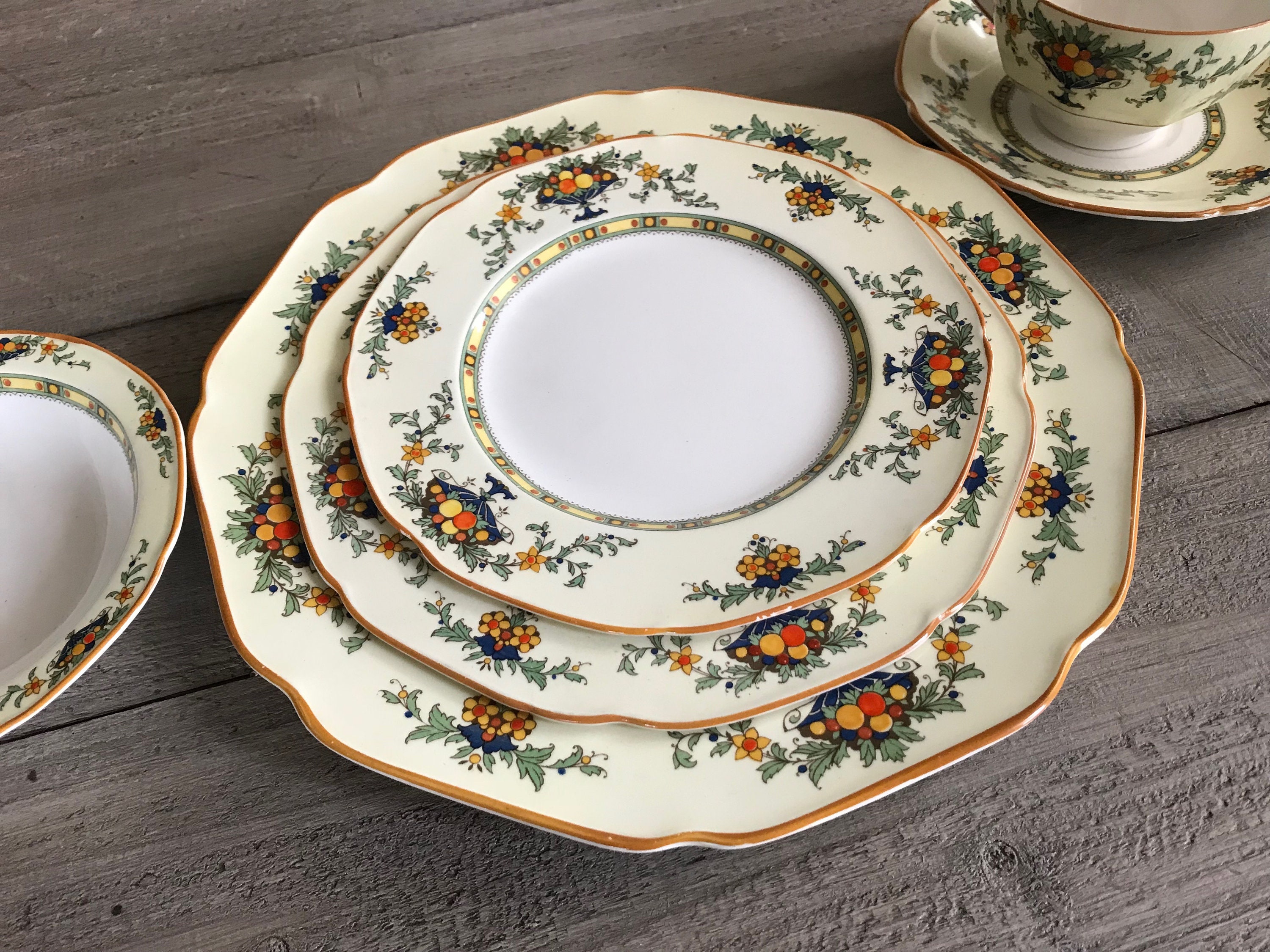 1 Crown Ducal Ware England 6 Piece Place Setting, Art Deco, Formal