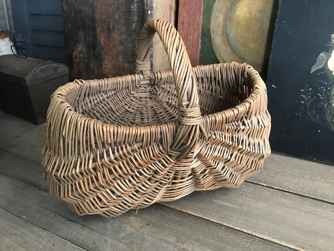 Cesto rustico in vimini, cesto antico a contrafforte, raccolto