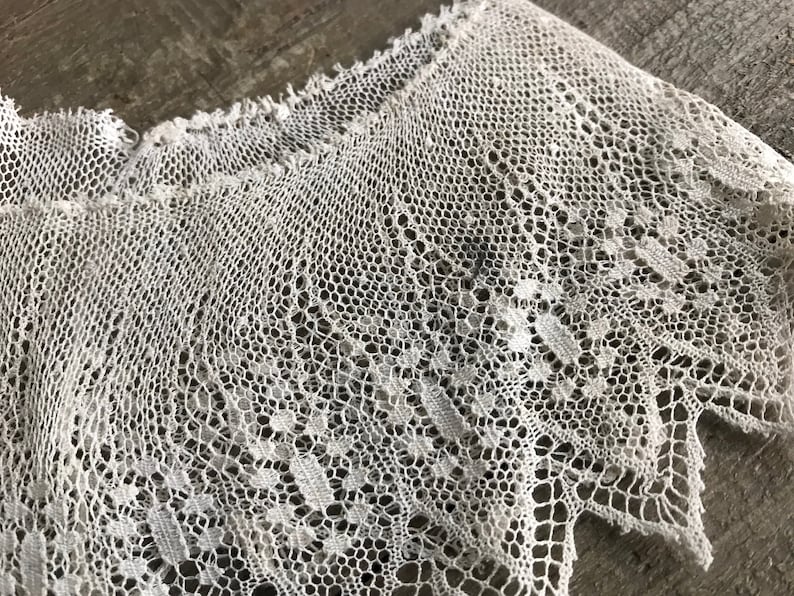 Hand Worked Period Clothing Dress Accessory Pair French Lace Cuffs Ruffled Sleeve