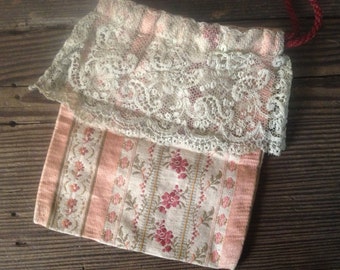 Franse boudoirtas met kantbrokaat kant handgemaakt ca 1850