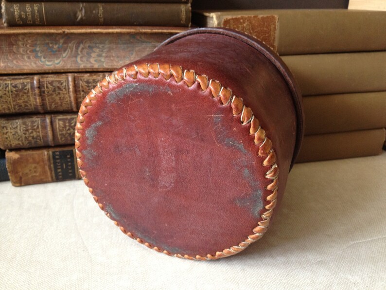 Round Leather Gift Box, Artisan Chestnut Brown Thick Saddle Leather Trinket Box Collar Jewelry Box image 4