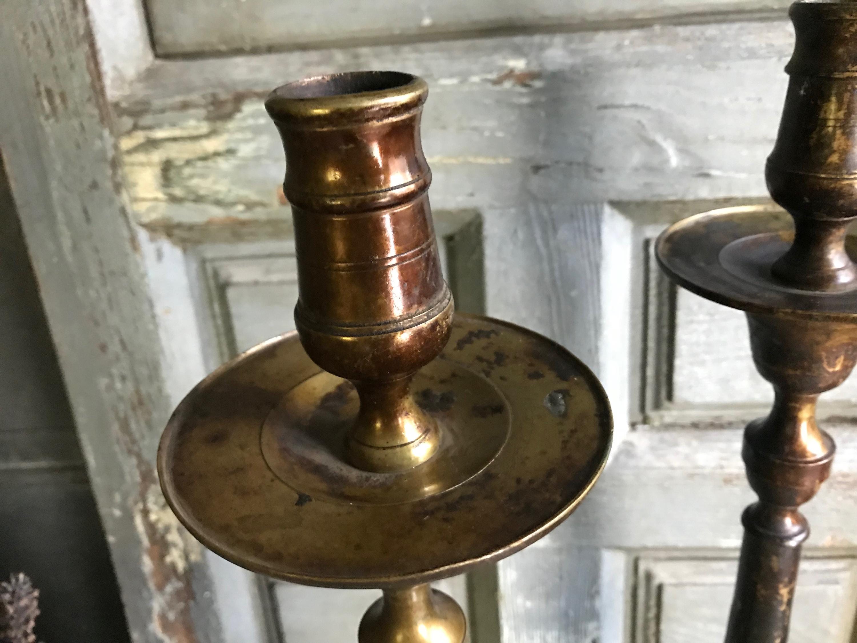 18世紀の大型キャンドルスタンドペア、銅製、金属製、古びた素朴な装飾