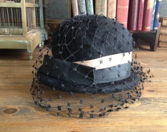 Vintage 50s - 60s Black Wool Derby Bowler Hat Ribbon Bow  display picture 3