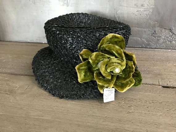 1940s Black Straw Hat, Moss Green Velvet Bow, Ori… - image 3