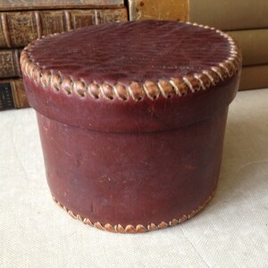 Round Leather Gift Box, Artisan Chestnut Brown Thick Saddle Leather Trinket Box Collar Jewelry Box image 3