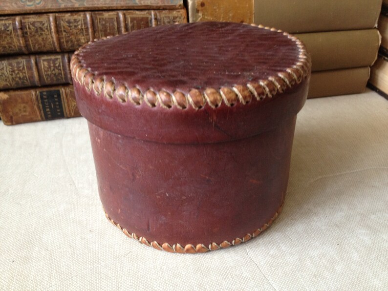 Round Leather Gift Box, Artisan Chestnut Brown Thick Saddle Leather Trinket Box Collar Jewelry Box image 3