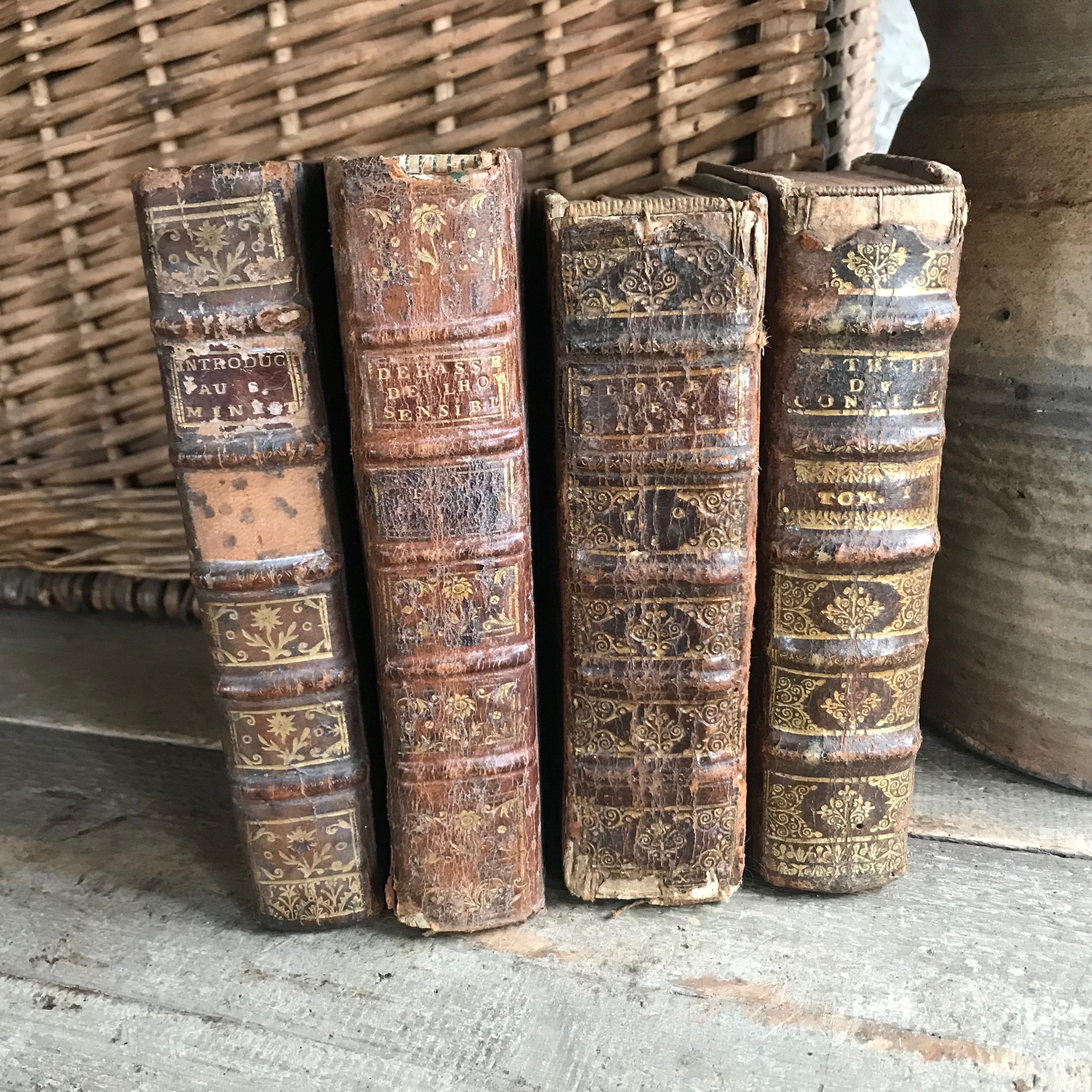 ❤１７０年前❤【フランス・高級アンティーク洋書】４冊セット⭐️革製⭐️希少 アンティークのフランス製革装丁本：1700年代初頭のキリスト教テキスト