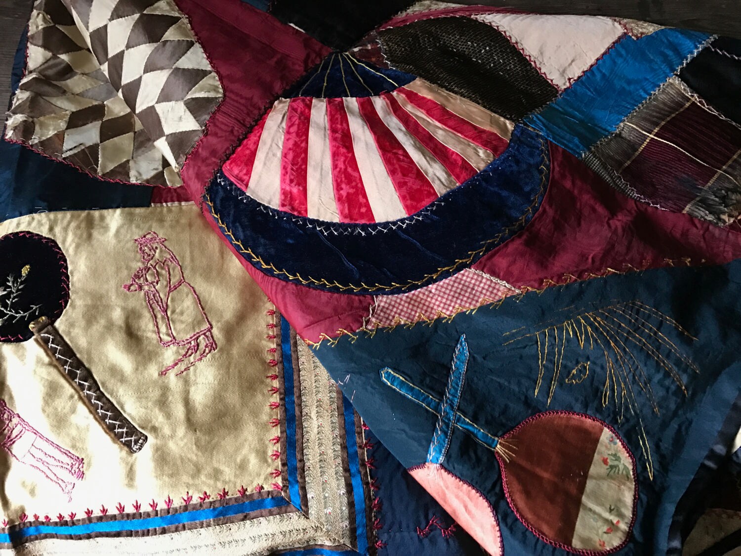 ビクトリア朝のクレイジーキルト、シルクサテンベルベットの手縫い刺繍