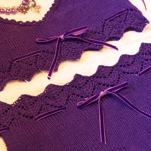 Patrón de tejido de lencería de encaje morado Pretty Little Knickers Conjunto de 3 piezas de sujetador, braguita y camisola