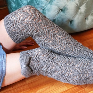 Padrão de tricô à mão para aquecedores de pernas de renda Lace For Days e padrão de tricô à máquina LK150