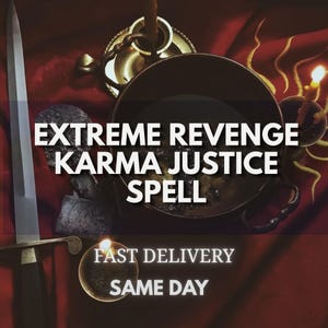 Puede incluir: Una daga de tono plateado con mango negro colocada junto a un cuenco de metal oscuro y tres velas encendidas sobre una tela roja. El texto EXTREME REVENGE KARMA JUSTICE SPELL, FAST DELIVERY y SAME DAY está superpuesto en la imagen.