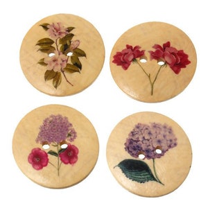 Flower Design Wooden Buttons - Natural Background - 30mm -  2 Hole - Wood Button (057)