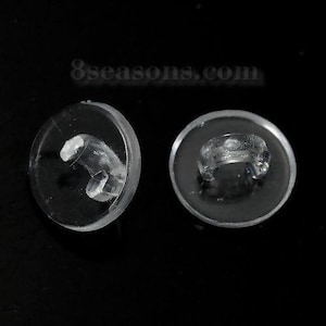 Puede incluir: Dos botones de plástico transparente con un bucle en la parte superior. Los botones están diseñados para coser o manualidades.