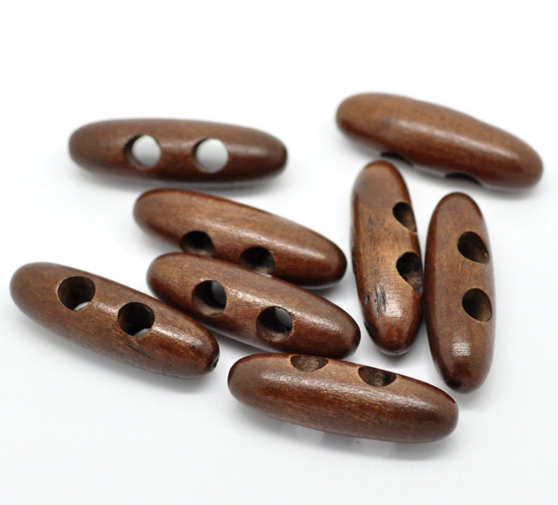 интересные пуговицы. пуговицы деревянные палочки. пуговицы разные. деревянные продолговатые пуговицы. деревянные продолговатые пуговицы.