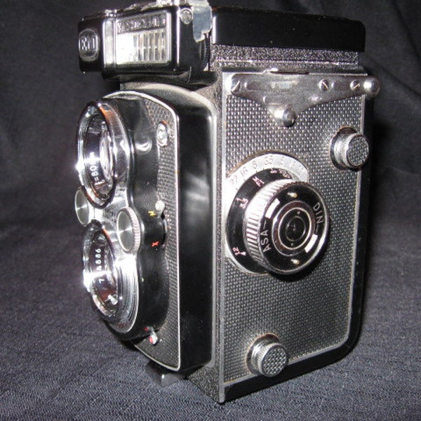 Vintage EM Yashica-MAT Copal MXV Camera
