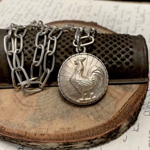 Vintage 1950’s Dimensional Rooster Silvertone Button Necklace