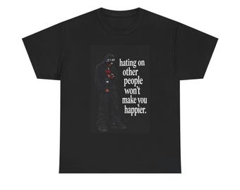 Camiseta con capucha y el mensaje "Odiar a los demás no te hará más feliz" / Camiseta con mensaje
