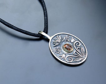 Botanical sunstone silver necklace, Floral silver pendant with Sun Stone, sun stone silver necklace, Meditative flowers silver pendant
