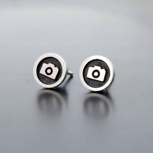 silver earrings studs, camera earring posts, studs, ear studs, Camera earrings, silver earrings, Round Circle Studs, Photographer gift