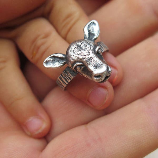 Bague en argent végétalien, bague en argent de veau, bague végétalienne, bijoux végétaliens, cadeau végétalien, bébé vache fait à la main, bague de vache faite à la main, bague de libération animale