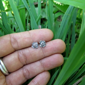 Good luck clover earrings, Clover sterling silver studs, Silver 4 leaf clover Earrings, minimalistic earrings, four leaf clover studs