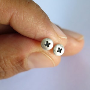 Schroef oorbellen, kleine oorbellen, schroefkop hengsten, schroef hengsten, schroefpalen, Sterling zilveren oorbellen, kruiskop