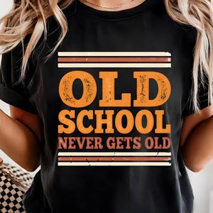 Old School Never Gets Old Retro Nostalgic 90s PNG SVG Design (Digitale download)