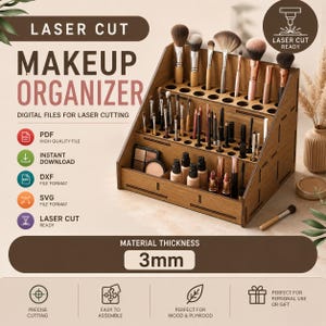 Op de afbeelding: Een bruine houten make-up organizer met meerdere niveaus en ronde sleuven voor kwasten en cosmetica. De tekst luidt LASER CUT MAKEUP ORGANIZER, DIGITAL FILES FOR LASER CUTTING, PDF, INSTANT DOWNLOAD, DXF, SVG, LASER CUT READY en MATERIAL THICKNESS 3mm.